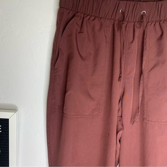 Old Navy Marron Stretch Tech Pants Medium - Picture 6 of 13
